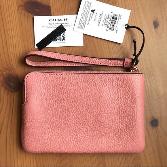 🐭 Disney X Coach Corner Zip Wristlet With Ice Skate friends Motif - Picture 7 of 11